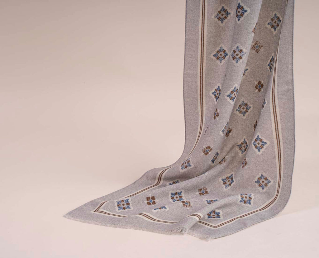 sciarpa grigia medaglioni paolo albizzati