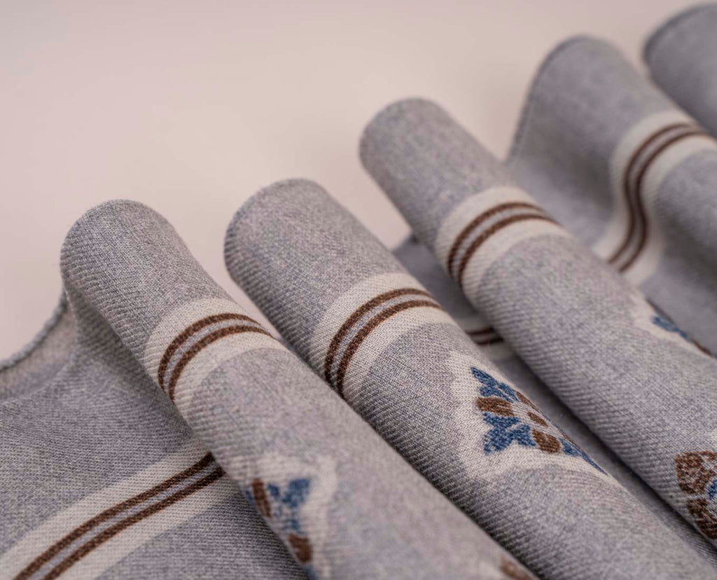 sciarpa grigia lana medaglioni paolo albizzati