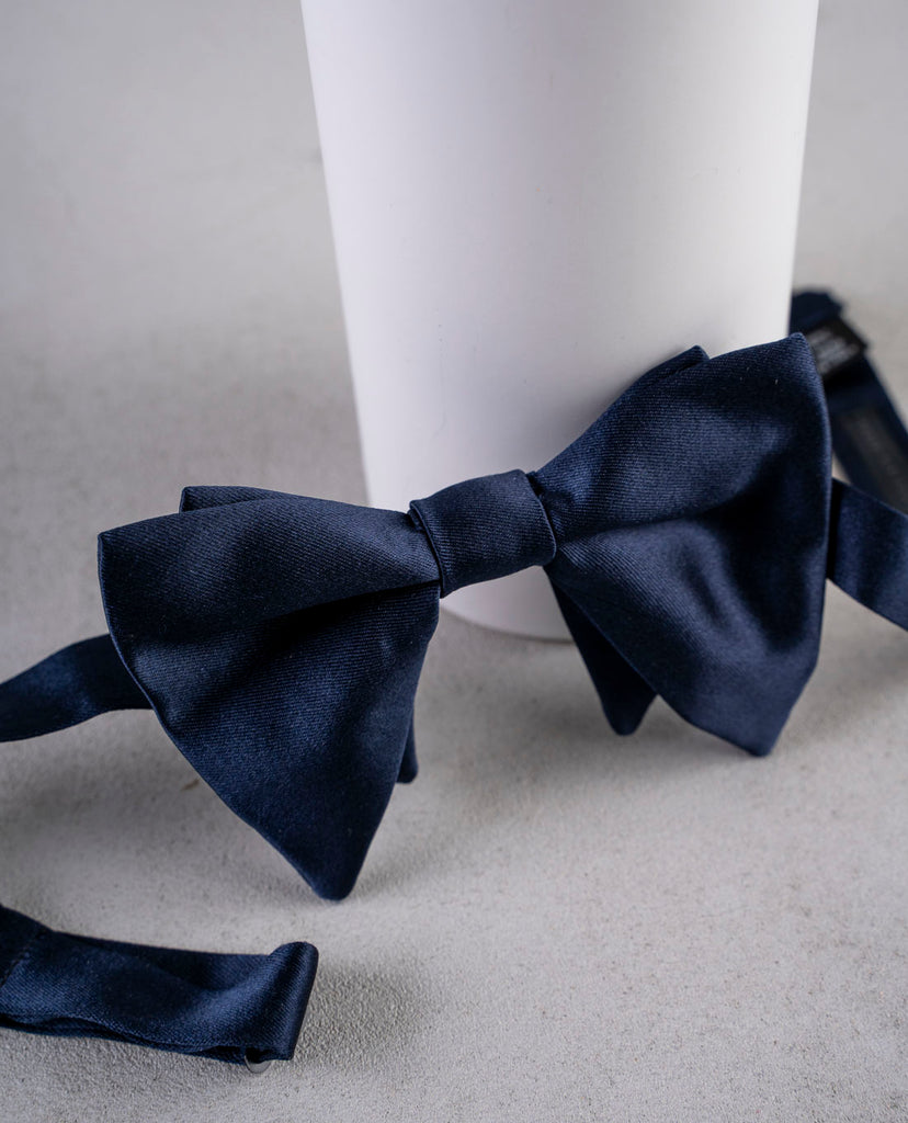 large navy blue silk bow tie for man paolo albizzati