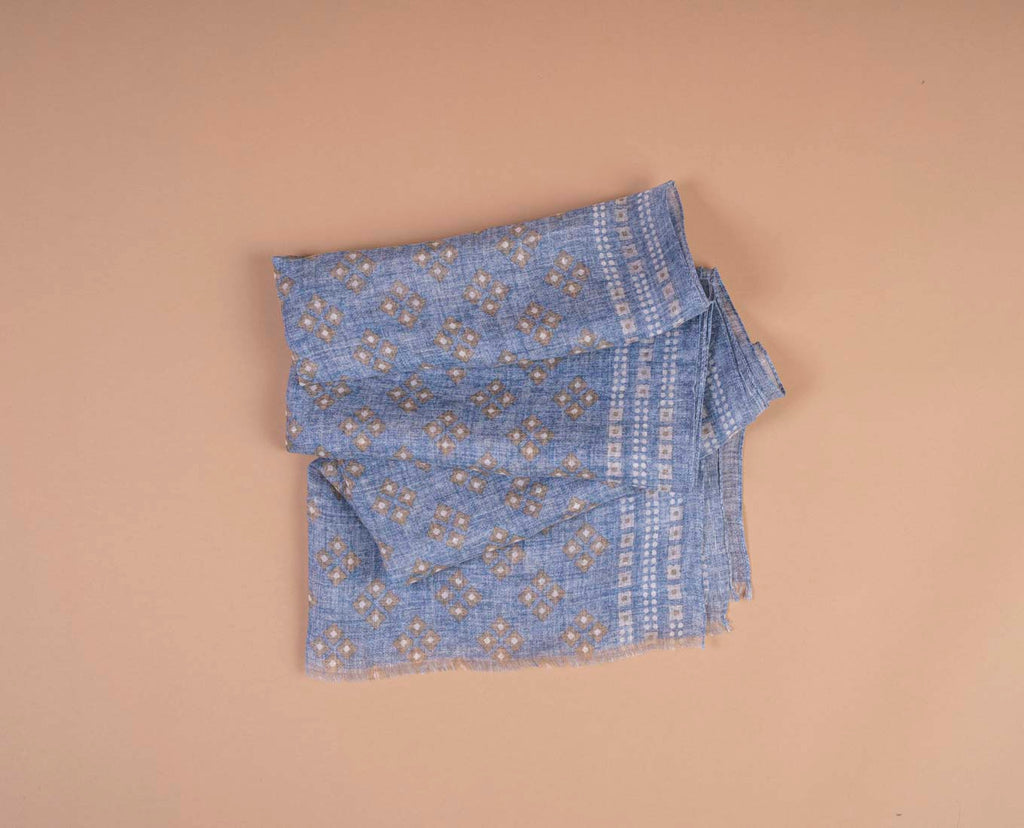 sciarpa azzurra stampa lino paolo albizzati 