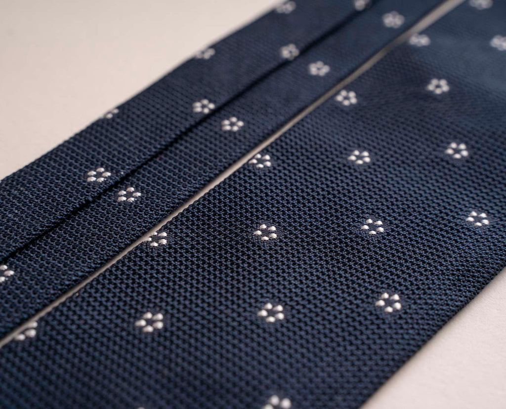 cravatta blu fiori bianchi seta paolo albizzati 