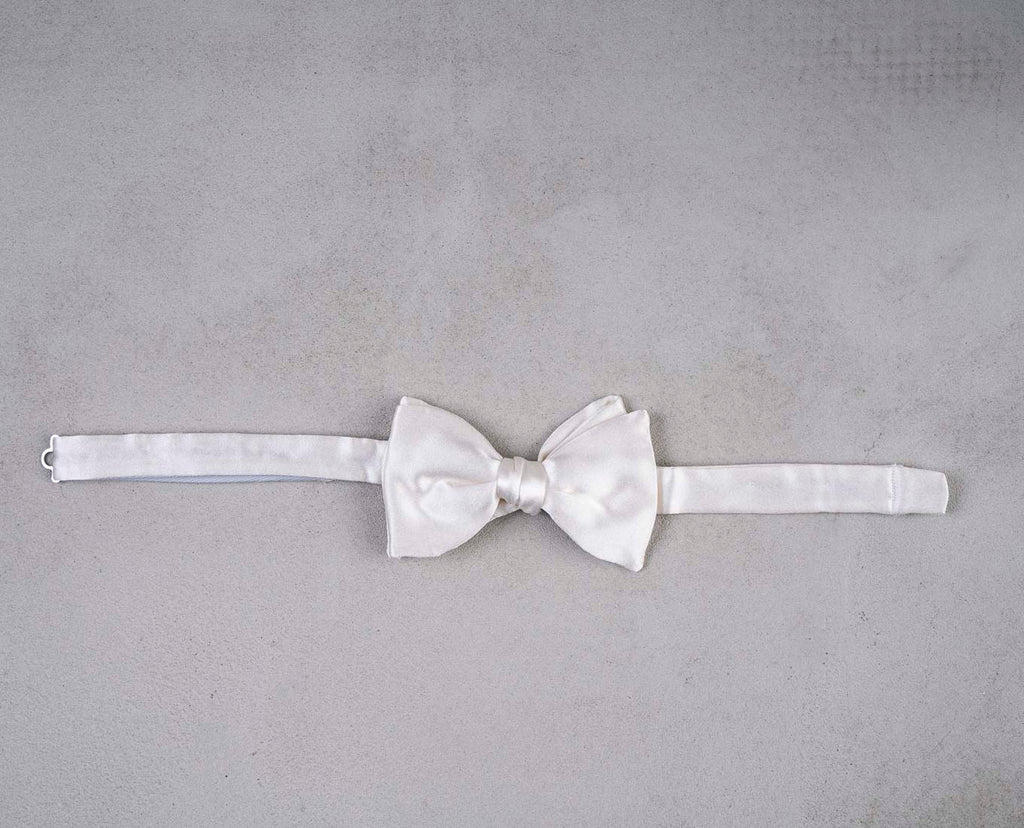original luxury white silk tie for man paolo albizzati
