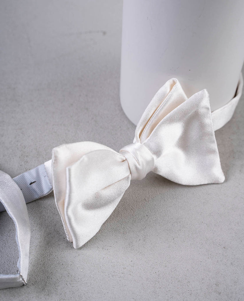 original luxury white silk tie for man paolo albizzati