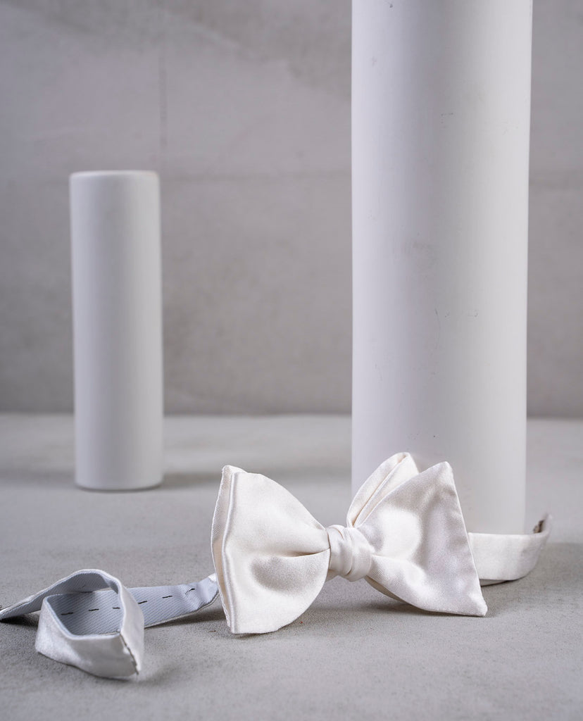 original luxury white silk tie for man paolo albizzati