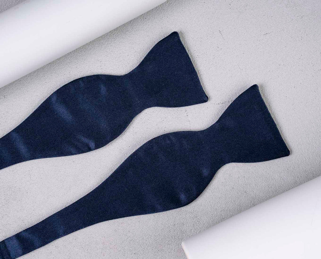 papillon aperto blu in seta per uomo paolo albizzati