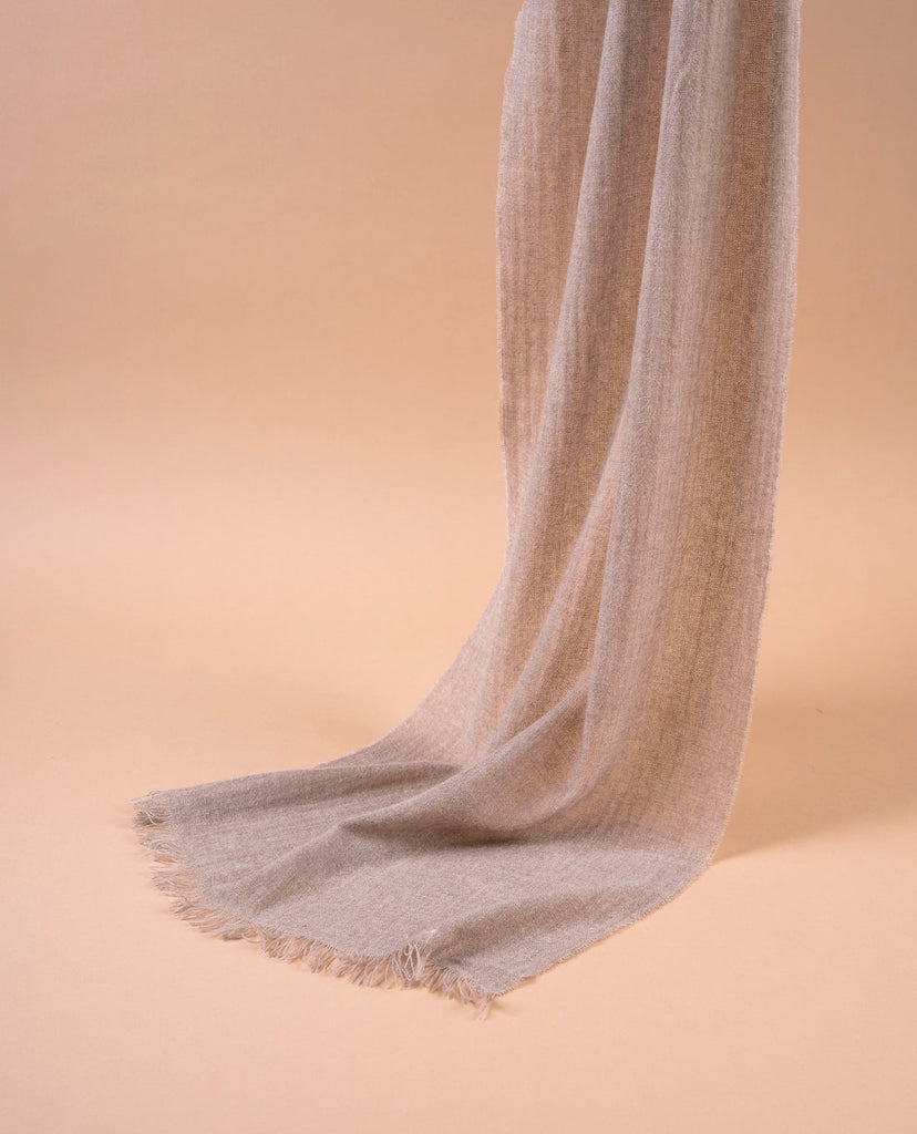 sciarpa beige made in italy in puro cashmere per uomo paolo albizzati