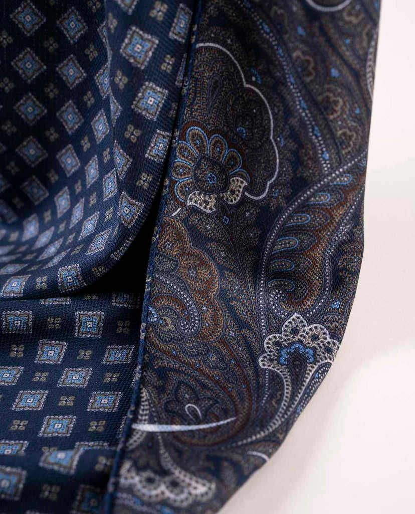 sciarpa blu di seta con doppia stampa paisley per uomo paolo albizzati