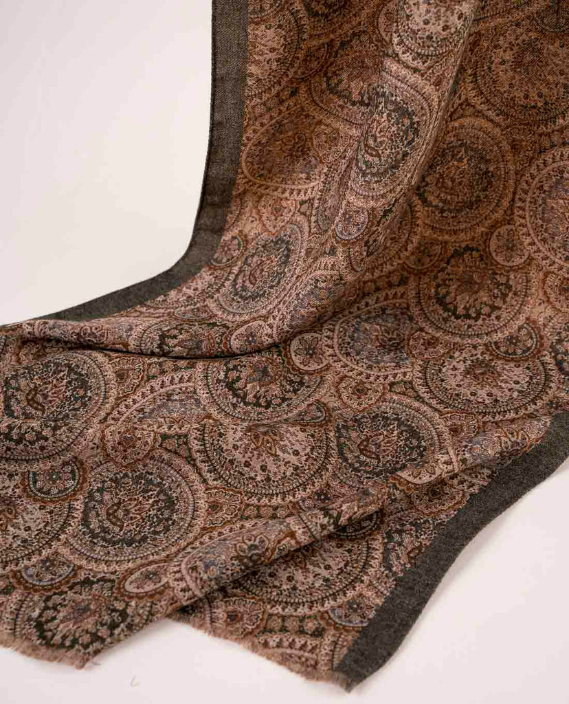 sciarpa verde e beige paisley in lana per uomo paolo albizzati