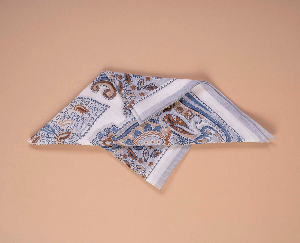 sciarpa bianca blu paisley paolo albizzati